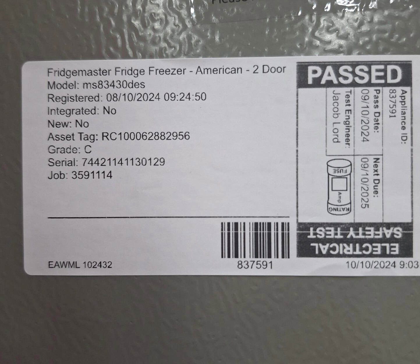 Label van Fridgemaster Amerikaanse koelkast met model- en serienummer.